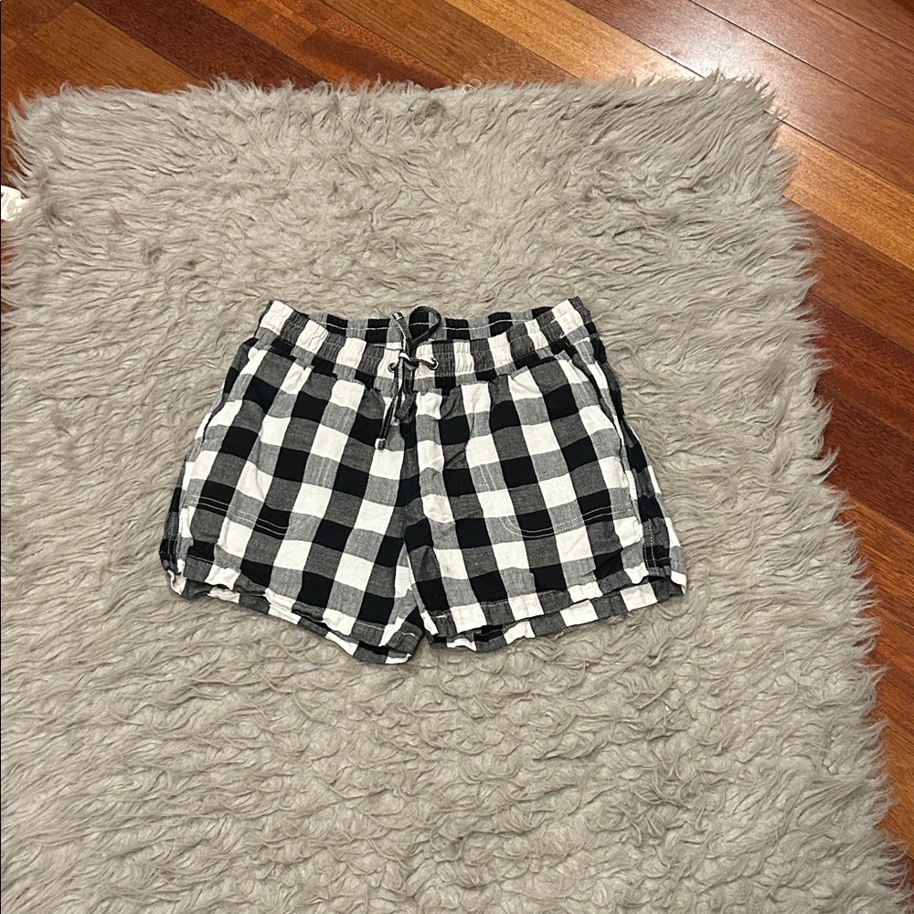Amazon Essentials Linen Blend Black and‎ White Checkered Women Shorts